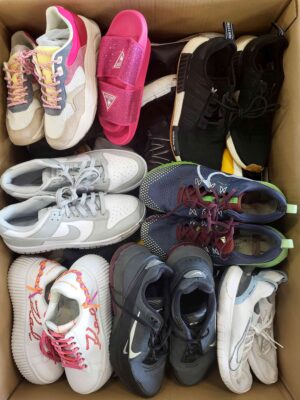 The photo shows a package with footwear in the category SH.