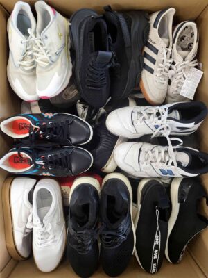 The photo shows a package with footwear in the category SH.