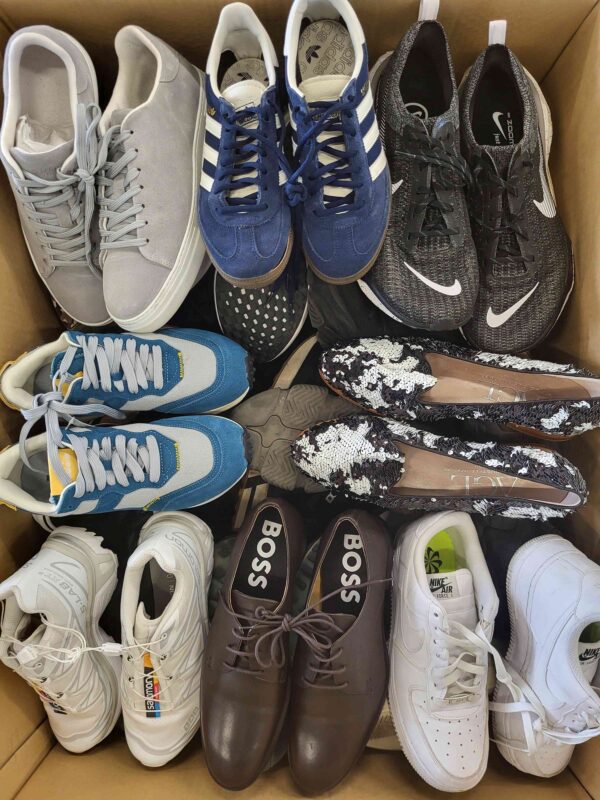 The photo shows a package with footwear in the category SH.