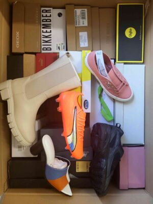 The photo shows a package with footwear in the category AS.