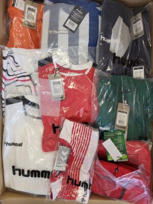 The photo shows a package with clothing in the category H.