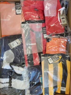 The photo shows a package with clothing in the category H.