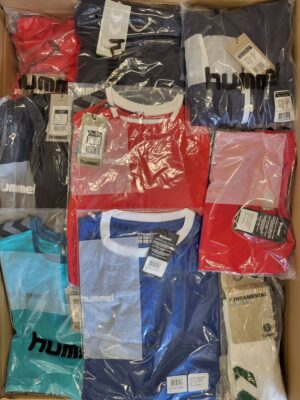 The photo shows a package with clothing in the category H.