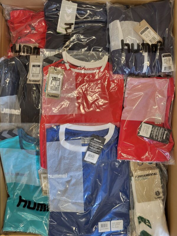 The photo shows a package with clothing in the category H.