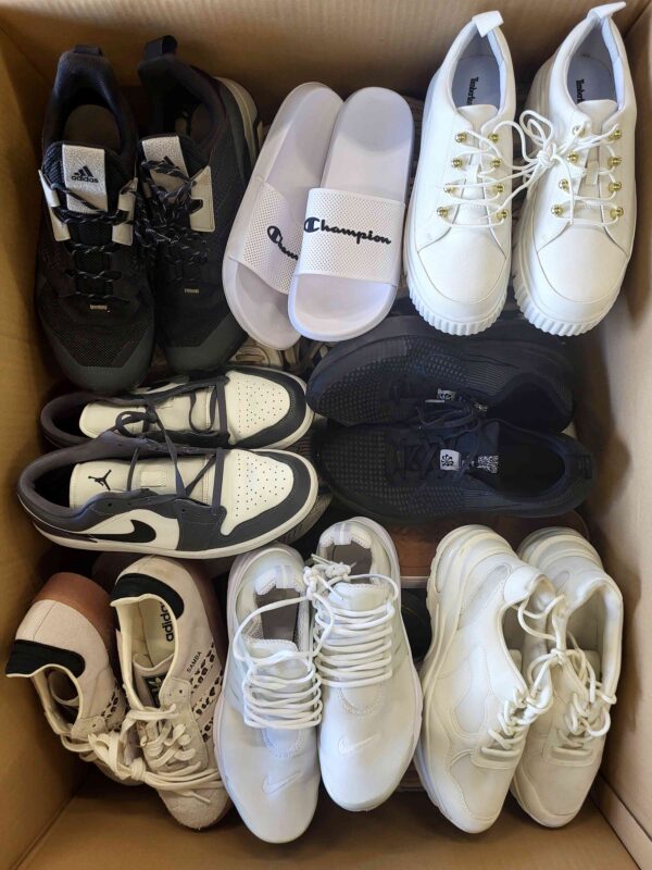 The photo shows a package with footwear in the category SH.