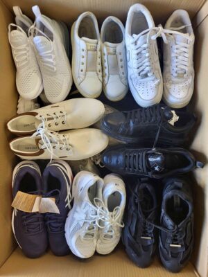 The photo shows a package with footwear in the category SH.