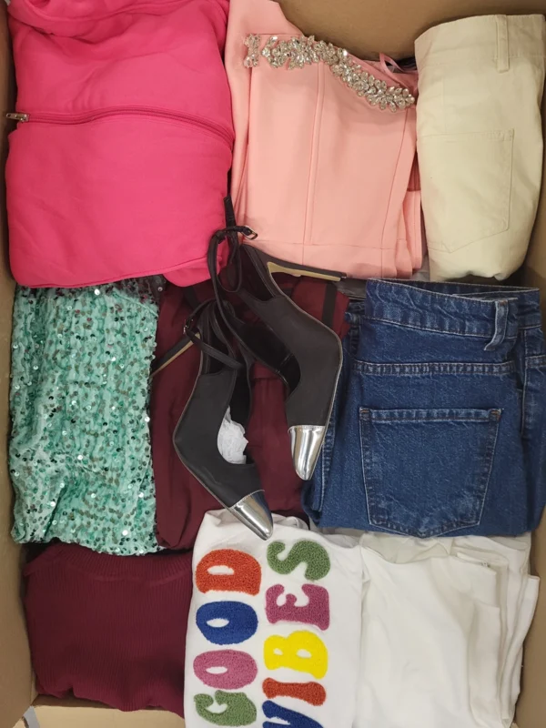 The photo shows a package with clothing in the category BSN.