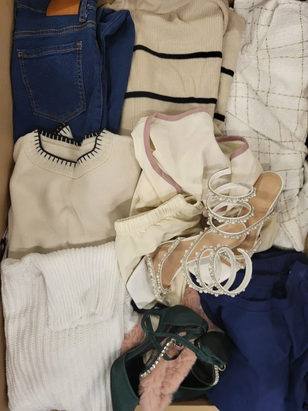 The photo shows a package with clothing in the category BSN.