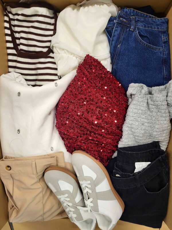 The photo shows a package with clothing in the category BSN.
