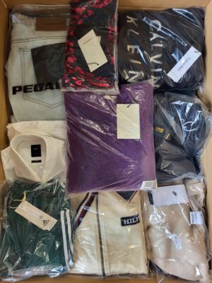 The photo shows a package with clothing in the category B.