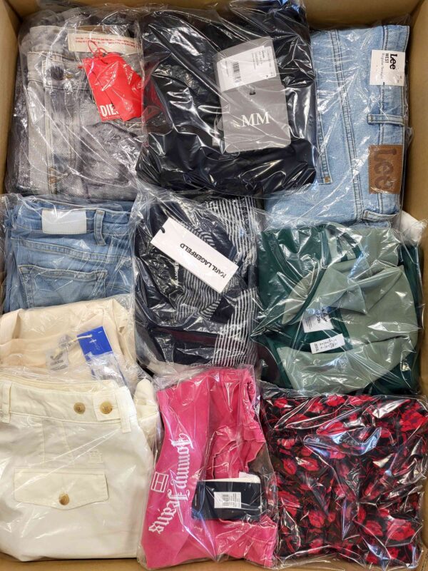 The photo shows a package with clothing in the category B.