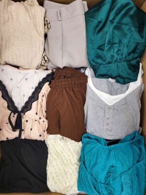 The photo shows a package with clothing in the category BSN.