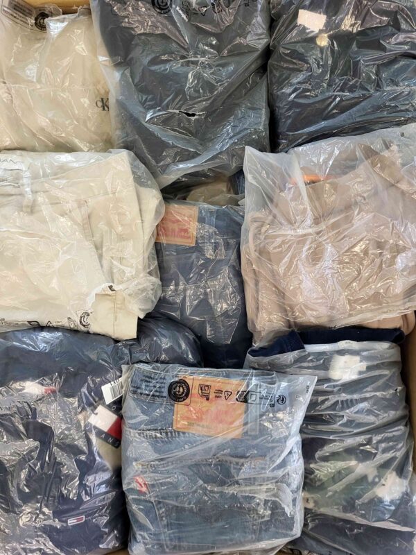 The photo shows a package with clothing in the category D.