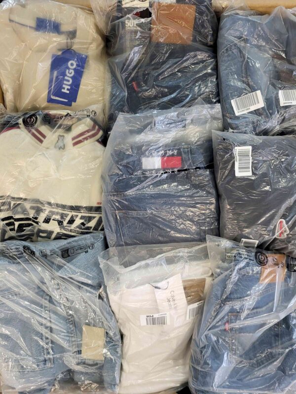 The photo shows a package with clothing in the category D.