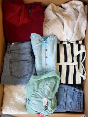 The photo shows a package with clothing in the category BSN.