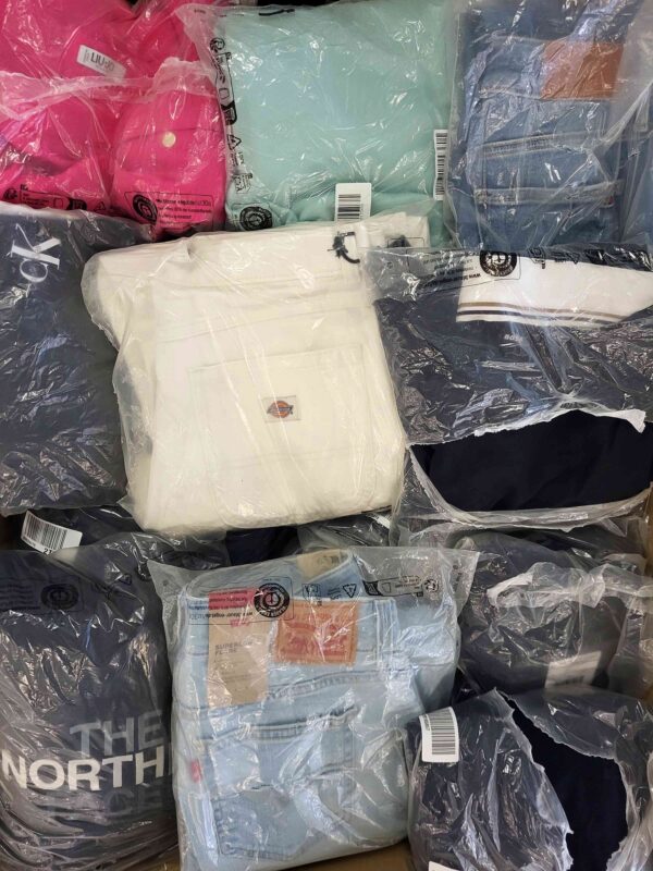 The photo shows a package with clothing in the category D.