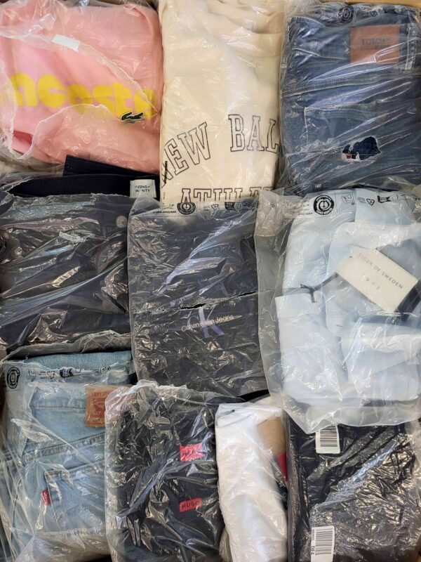 The photo shows a package with clothing in the category D.
