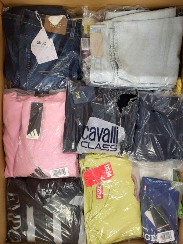The photo shows a package with clothing in the category B.