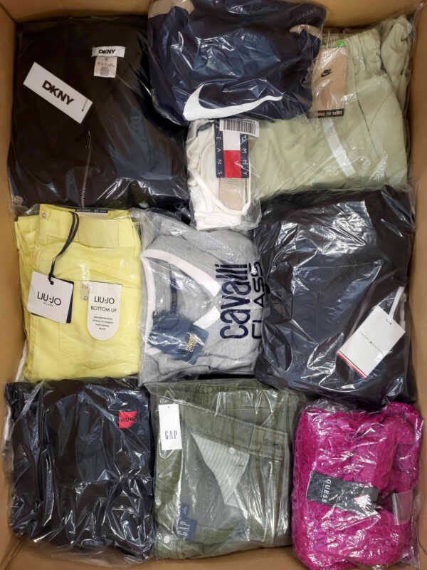 The photo shows a package with clothing in the category B.