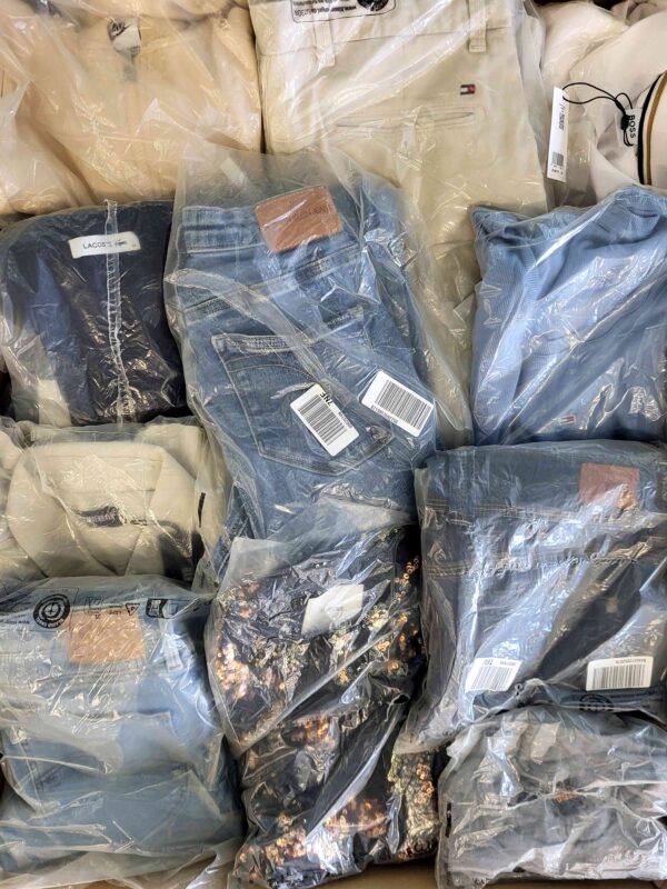The photo shows a package with clothing in the category D.