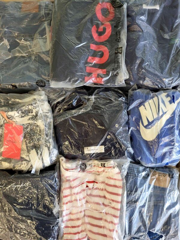 The photo shows a package with clothing in the category D.