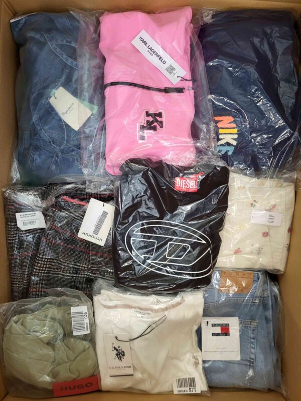The photo shows a package with clothing in the category B.
