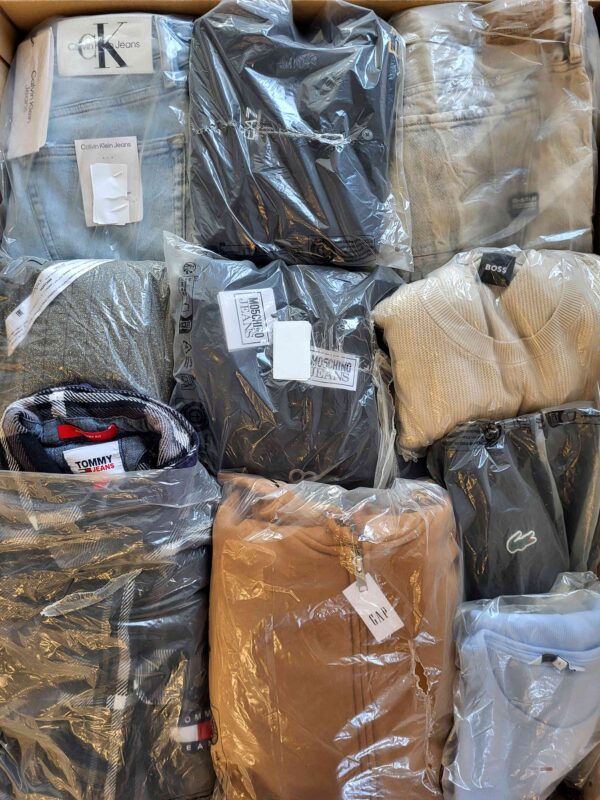 The photo shows a package with clothing in the category D.