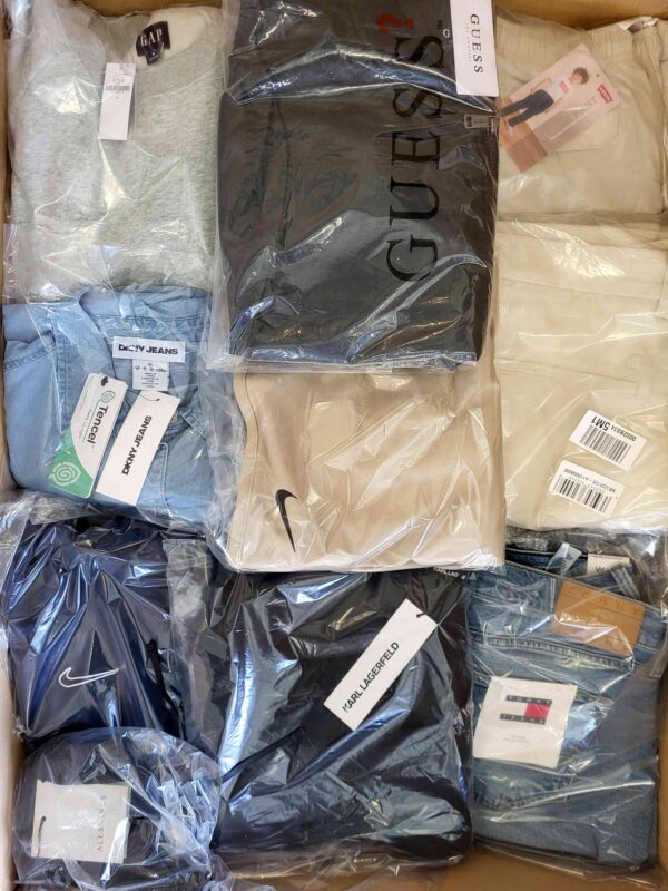The photo shows a package with clothing in the category B.