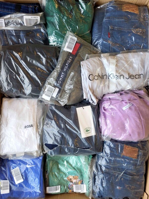 The photo shows a package with clothing in the category D.