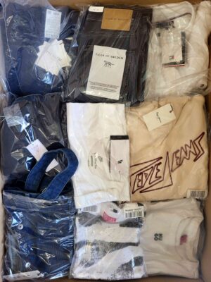 The photo shows a package with clothing in the category B.
