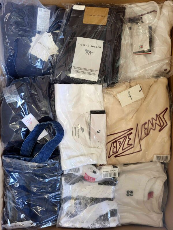 The photo shows a package with clothing in the category B.