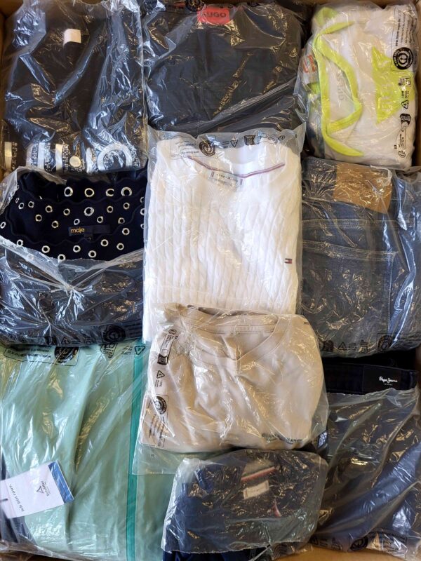 The photo shows a package with clothing in the category D.