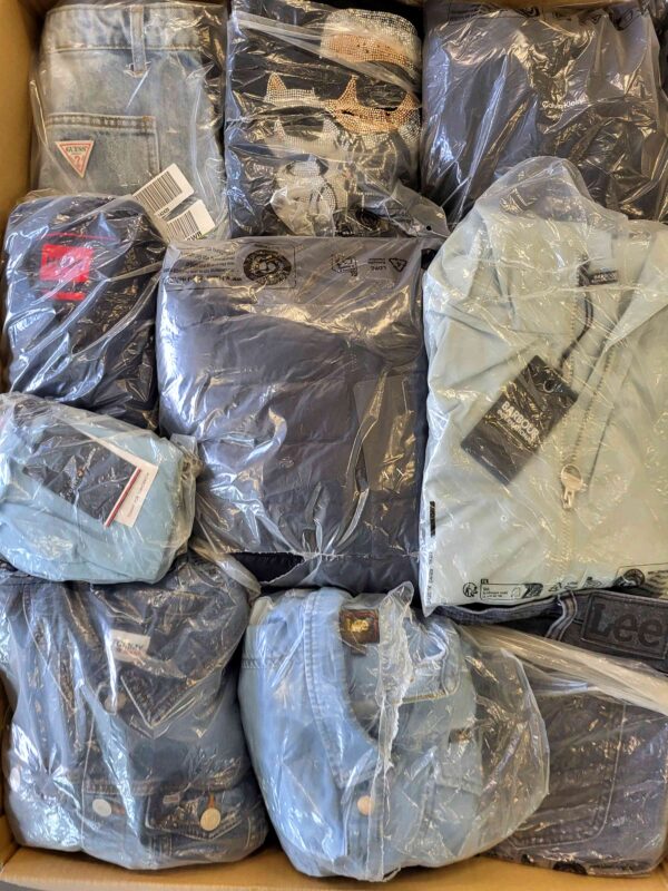 The photo shows a package with clothing in the category D.
