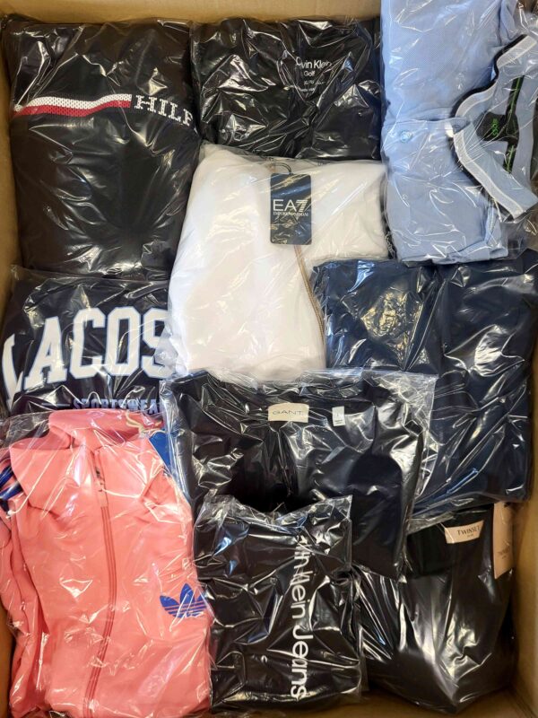 The photo shows a package with clothing in the category C.