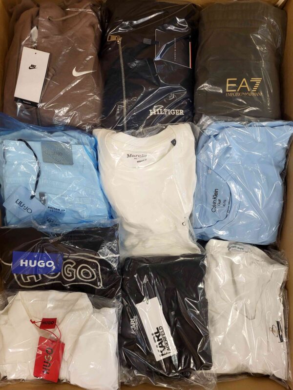 The photo shows a package with clothing in the category C.