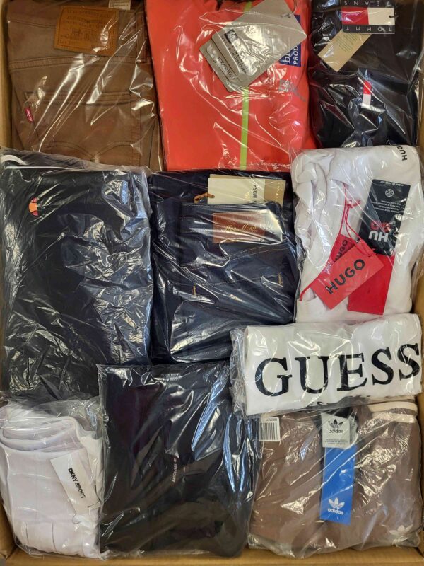 The photo shows a package with clothing in the category C.
