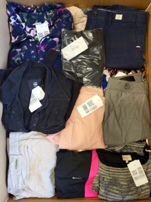 The photo shows a package with clothing in the category U.