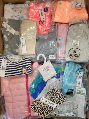 The photo shows a package with clothing in the category N.