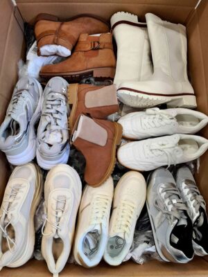 The photo shows a package with clothing in the category BPS.