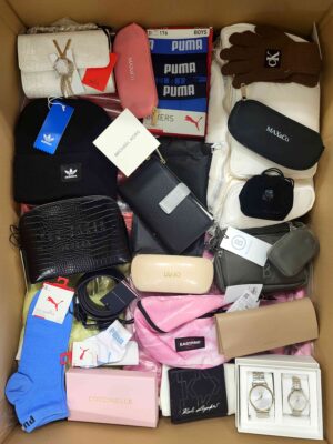 The picture shows a package with accessories in the category AA.