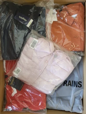 The photo shows a package with clothing in the category AJS.