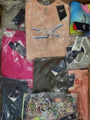 The photo shows a package with clothing in the category R.