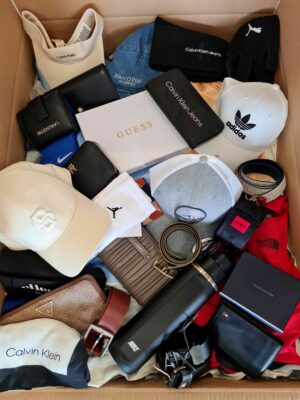 The picture shows a package with accessories in the category AC.