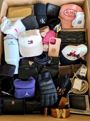 The picture shows a package with accessories in the category AC.