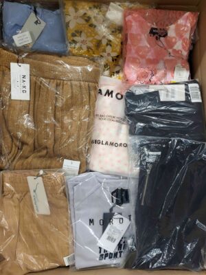 The photo shows a package with clothing in the category AR.