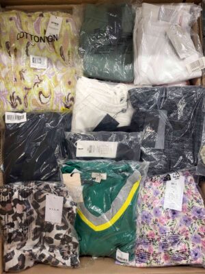 The photo shows a package with clothing in the category AR.