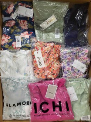 The photo shows a package with clothing in the category AR.