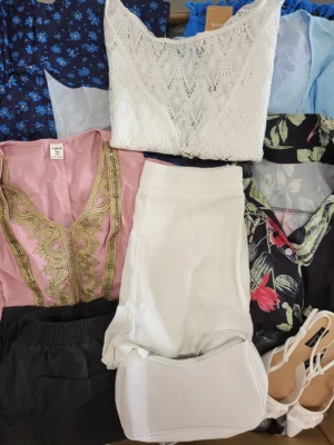 The photo shows a package with clothing in the category SN.