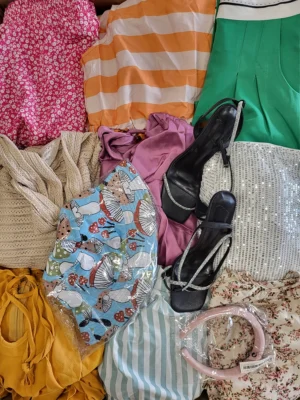 The photo shows a package with clothing in the category SN.