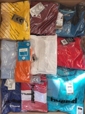 The photo shows a package with clothing in the category H.
